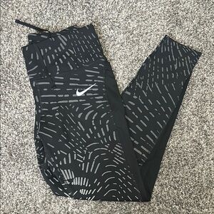 Nike Black and Gray Patterned Leggings